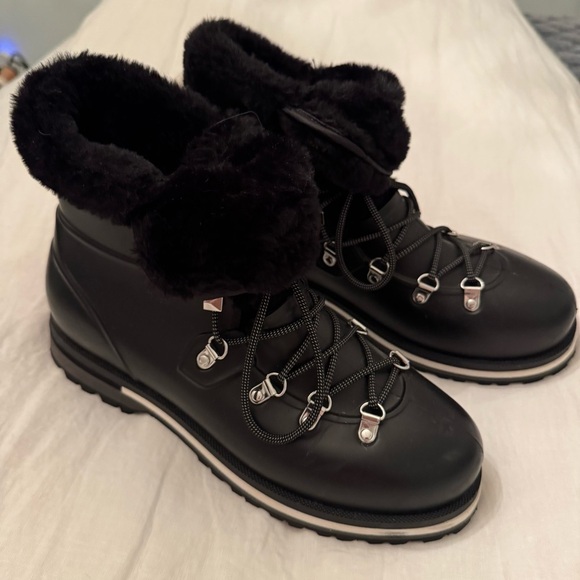 Michael Kors Black Lanis PVC & Faux Fur Rain Boot Sz 9 Reflective Laces - Picture 16 of 16